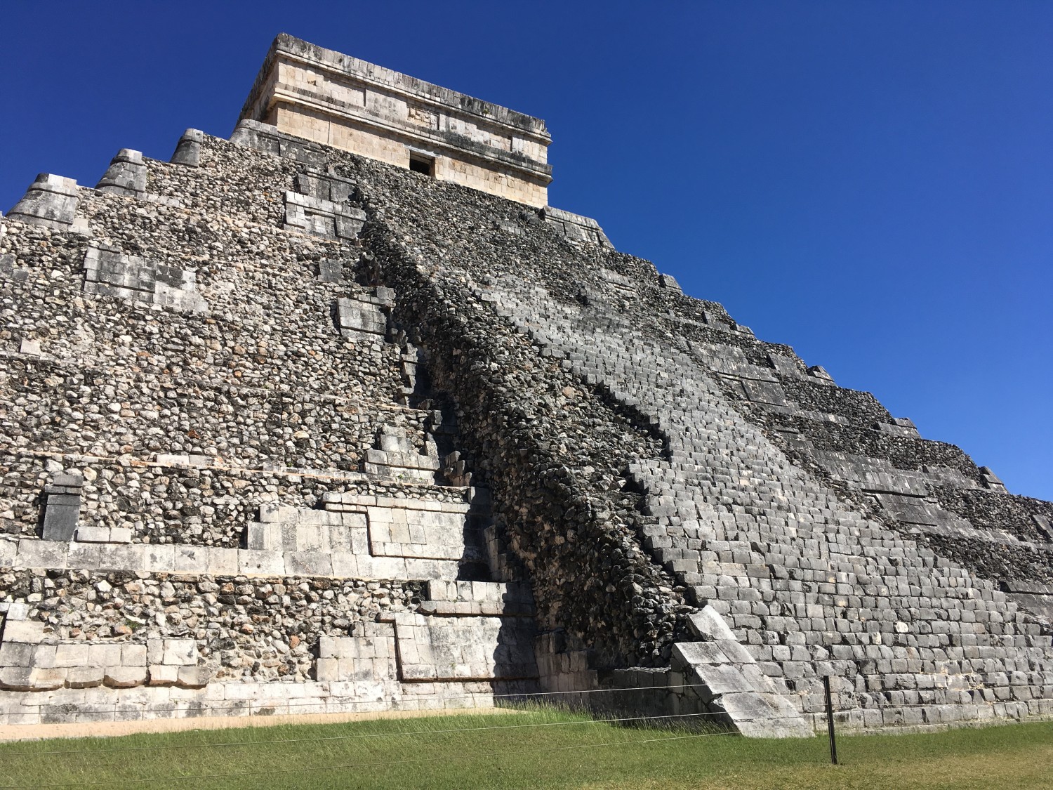 chichen itza pyramid mayan calendar kukulkan