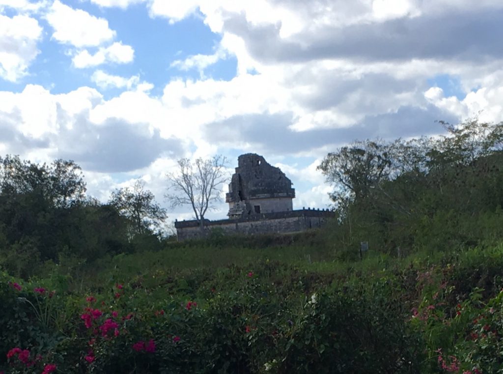 chichen itza pyramid el caracol observatory
